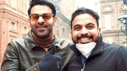 'రాథే శ్యామ్' డైరక్టర్ పై ప్రభాస్ ఫ్యాన్స్ పోలీస్ లకు ఫన్నీ కంప్లైంట్