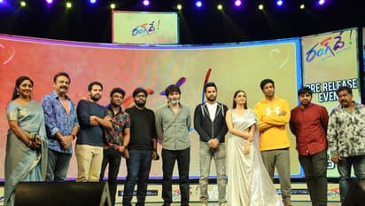 కలర్‌ఫుల్‌ సినిమా `రంగ్‌దే`..ప్రీ రిలీజ్‌ ఈవెంట్‌లో త్రివిక్రమ్ ఇంట్రెస్టింగ్‌ కామెంట్స్ ‌ (ఫోటోలు)