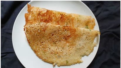 ബ്രേക്ക്ഫാസ്റ്റിന് ഓട്സ് കൊണ്ട് ദോശ ഉണ്ടാക്കിയാലോ...