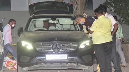 एंटीलिया : शिवसेना ने परमबीर सिंह की चिट्ठी पर साधा निशाना, कहा- फडणवीस दिल्ली जाकर मोदी-शाह से मिले थे