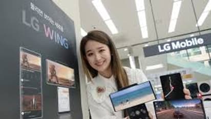 స్మార్ట్ ఫోన్ లవర్స్ కి షాకింగ్ న్యూస్.. త్వరలో నిలిచిపోనున్న మొబైల్స్ ఉత్పత్తి...