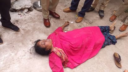 జిల్లా కోర్టు ఎదుటే... మురికి కాలువలో 23ఏళ్ల యువతి మృతదేహం