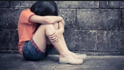 మైనర్ బాలికపై అత్యాచారం.. బాధితురాలు, నిందితులను కట్టేసి..