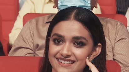 கீர்த்தி சுரேஷா இது? ஓவர் ஸ்லிம்... முகமெல்லாம் சுருங்கி போய் இப்படி ஆகிட்டாங்களே..! ரசிகர்கள் ஷாக்!