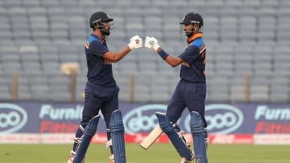 തകര്ത്തടിച്ച് ധവാനും കോലിയും, കത്തിക്കയറി രാഹുലും ക്രുനാലും; ഇംഗ്ലണ്ടിനെതിരെ ഇന്ത്യക്ക് മികച്ച സ്കോര്