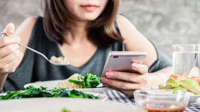 ಈ ರೆಸ್ಟೋರೆಂಟ್ ನಲ್ಲಿ ಆಹಾರ ತಿನ್ನೋ ಗ್ರಾಹಕರು ಮೊಬೈಲ್ ಮುಟ್ಟೋ ಹಾಗಿಲ್ಲ!