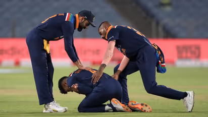 టీమిండియాకు షాక్: ఇంగ్లండుతో వన్డే సిరీస్ కు కీలక ఆటగాడు దూరం