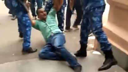 ಕಲಾಪಕ್ಕೆ ಅಡ್ಡಿ: ಶಾಸಕರ ಥಳಿಸಿ ಹೊರ ಹಾಕಿದ ಮಾರ್ಷಲ್ಸ್!