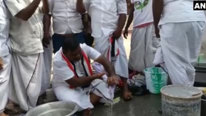 ভোট চাইতে এসে আর ঠিক কী কী করবেন, দেখুন তামিল প্রার্থীর প্রচারের সেই নাটকীয় ভিডিও