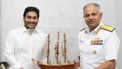 సీఎం జగన్ తో తూర్పు నావికాదళం ప్లాగ్‌ ఆఫీసర్‌ కమాండింగ్‌ ఇన్‌ చీఫ్ భేటీ
