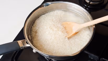 காலைல வடித்த சாதம் சீக்கிரமே தண்ணி விட்டுதா? நாள் முழுக்க ப்ரெஷா இருக்க சிம்பிள் டிப்ஸ்