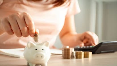 ಜನಸಾಮಾನ್ಯರಿಗೆ ನಿರಾಸೆ; ಉಳಿತಾಯದ ಮೇಲಿನ ಬಡ್ಡಿ ಕಡಿತಗೊಳಿಸಿದ ಕೇಂದ್ರ!