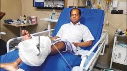 হাসপাতালের বেডে শুয়েই অভিনব প্রচার, জয়ের বিষয়ে আত্মবিশ্বাসী জাকির হোসেন