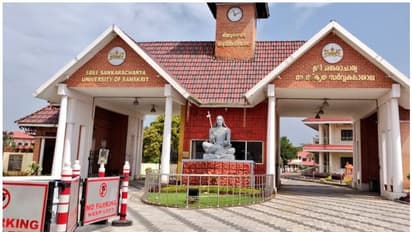 Kalady University : അസ്വാഭാവികതയില്ല, പ്രവേശിപ്പിച്ചത് 5 സെമസ്റ്റർ പാസായവരെ; വിശദീകരണവുമായി കാലടി സർവകലാശാല