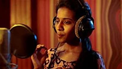 மருத்துவராக புதிய அவதாரம் எடுத்த சூப்பர் சிங்கர் பிரியங்கா..! முதல் நாளே டாக்டர் பணியில் படு தீவிரம்!