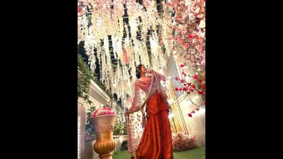 పెళ్లేమో సోదరుడిది.. హంగామా ఏమో హన్సికది..రాజకుమారిలా పాలబుగ్గల సుందరి