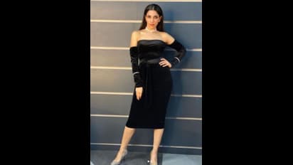 ஓவர் ஸ்லிம்... ஒட்டு மொத்த நடிகைகளையும் ஓரம் கட்டும் அல்ட்ரா மாடர்ன் உடையில் விஜய் டிவி தொகுப்பாளினி பாவனா!