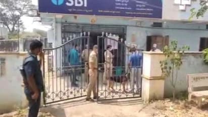 వామన్రావు స్వగ్రామంలో.. బ్యాంక్కు కన్నం: రూ. 3.10 కోట్లు చోరీ, సీసీ ఫుటేజ్ సైతం