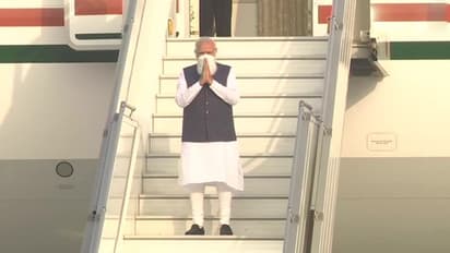 ఢాకా చేరుకొన్న మోడీ: రెండు రోజులు బంగ్లాలో టూర్