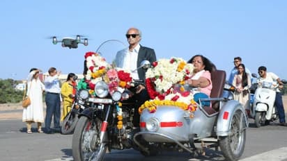 പ്രായം വെറും നമ്പറല്ലേ? റോയൽ എൻഫീൽഡിൽ ഇന്ത്യ ചുറ്റുന്ന ഈ ദമ്പതികളോട് ചോദിച്ചു നോക്കൂ