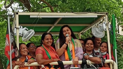 மச்சான்ஸ் தாமரைக்கு ஓட்டு போடுங்க... வானதி சீனிவாசனுக்கு ஆதரவாக களத்தில் குதித்த நமீதா...!