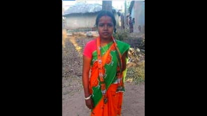 এক দিনমজুরের বউ-এর হয়েই প্রচার শুরু করলেন 'গোখরো' মিঠুন, কে এই চন্দনা বাউরি, দেখুন