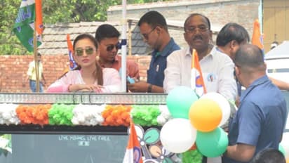 তপন দাশগুপ্তের সমর্থনে প্রচারে মিমি চক্রবর্তী, তারকা প্রচার দেখতে মানুষের ভিড়