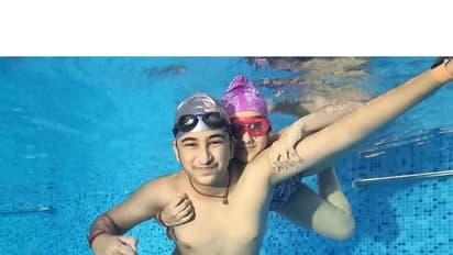 గౌతమ్ తో సితార స్విమ్మింగ్ పూల్ సాహసాలు.. వైరల్ అవుతున్న మహేష్ పిల్లల ఫోటోలు!