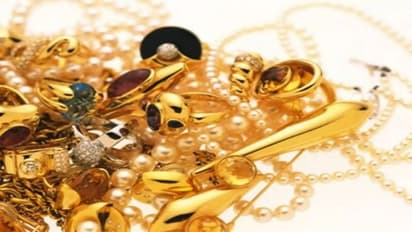 Gold Rate Today : തുടർച്ചയായ രണ്ടാം ദിനവും ഇടിഞ്ഞു; ഇന്നത്തെ സ്വർണവില അറിയാം