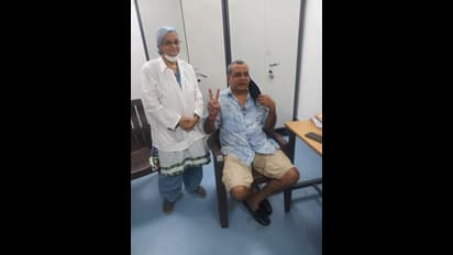 నటుడు పరేష్ రావల్ కి కరోనా... వాక్సిన్ తీసుకున్నా వదలని మహమ్మారి!