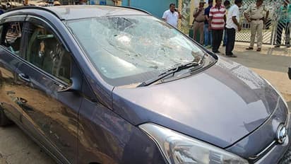 బెంగాల్ ఎన్నికలు: సువేందు అధికారి సోదరుడి కారుపై దాడి