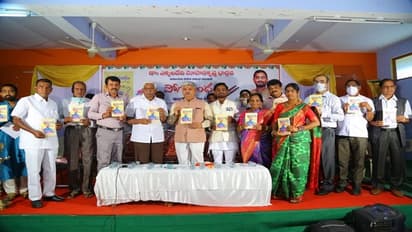 జనగామ మట్టిలో ప్రతీకణం కవిత్వమే- మాజీఎంపీ రాపోలు ఆనంద భాస్కర్