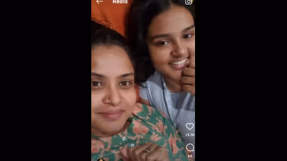 టీనేజ్ కూతురితో మజాక్ చేస్తున్న నటి ప్రగతి... వైరల్ అవుతున్న వీడియో