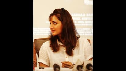 'அசுரன்' பட நடிகை மஞ்சு வாரியரா இது?  42 வயதிலும் செம்ம யங்...  பொறாமை படவைத்த புகைப்படம்!