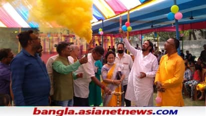 দোল উৎসবে মাতলেন, সঙ্গে প্রচারটাও সারলেন সব রাজনৈতিক দলের প্রার্থীরা, দেখুন ছবিতে-ছবিতে