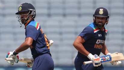 శిఖర్ ధావన్, రోహిత్ శర్మ రికార్డు భాగస్వామ్యం... వెంటవెంటనే మూడు వికెట్లు...