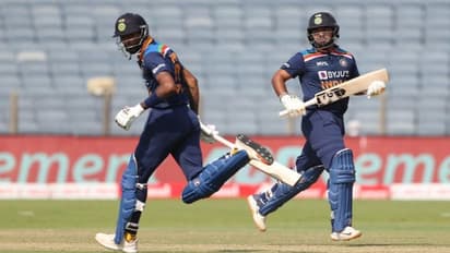 சீனியர்ஸ் அவுட்டாகிட்ட என்ன? நாங்க இருக்கோம்டானு அடி வெளுத்துவாங்கிய ரிஷப் பண்ட், ஹர்திக் பாண்டியா