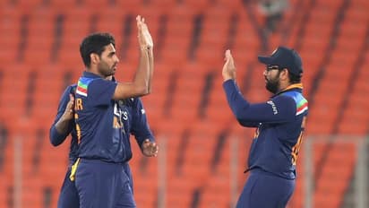 முதல் ஓவரிலேயே விக்கெட் வீழ்த்திய புவனேஷ்வர் குமார்..! ஸ்டோக்ஸை வீழ்த்தி பிரேக் கொடுத்த நடராஜன்