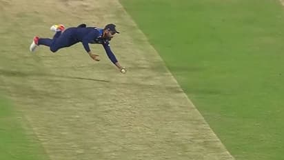 ஆட்டத்தில் திருப்புமுனையை ஏற்படுத்திய கோலியின் மிரட்டலான கேட்ச்..! வீடியோ