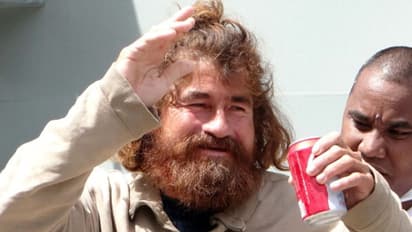 കടലിൽ ജീവൻ നിലനിർത്തിയത് മൂത്രവും ആമയുടെ ചോരയും കുടിച്ച്, അവിശ്വസനീയം ഈ അതിജീവനം...