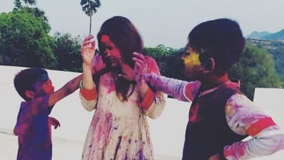 காஜல், பிரியங்கா சோப்ரா, நதியா என பல பிரபலங்கள் கொண்டாடிய ஹோலி பண்டிகை புகைப்பட தொகுப்பு !