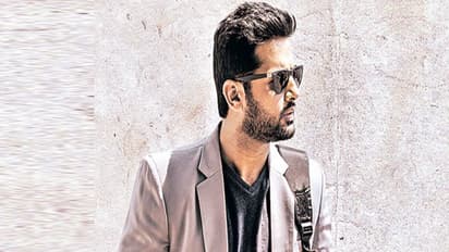 కళ్లు కనబడవు..వెనకాల రక్తపు మరకలు: ‘మాస్ట్రో’ ఫస్ట్ లుక్