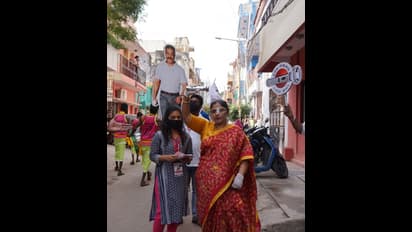 ‘எனக்கு மட்டும் ஓட்டு போட்டால்’... பிரபல நடிகையின் அனல் தெறிக்கும் தேர்தல் பிரசாரம்!