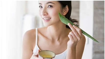 മുഖത്തെ കറുത്തപാടുകൾ മാറാൻ കറ്റാർവാഴ ജെൽ ഇങ്ങനെ ഉപയോ​ഗിക്കൂ