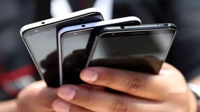 ഫോണുകളുടെ ബില്ലടച്ചില്ല; റവന്യൂ മന്ത്രിയുടെ ജില്ലയിൽ വില്ലേജ് ഓഫീസർമാർ പരിധിക്ക് പുറത്ത്