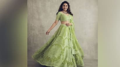 మాధురీ దీక్షిత్ వయసెంతో తెలిస్తే షాక్.. ఆమె బ్యూటీ సీక్రెట్స్ ఇవే..