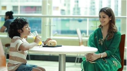 நயன்தாரா முகத்தில் ஏன் இப்படியொரு சோகம்?.... வைரல் புகைப்படங்களால் குழப்பத்தில் ரசிகர்கள்!