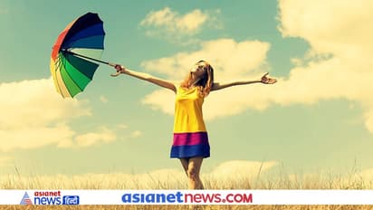 क्या आप भी चाहती हैं सिंगल और खुश रहना तो जान लें इसके फायदे और नुकसान