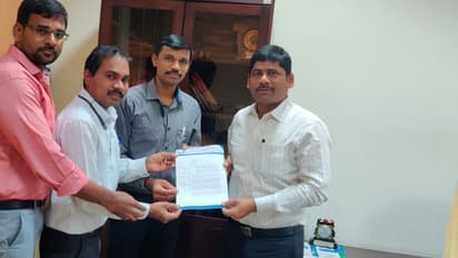 తెలుగు అకాడమీని విభజించండి