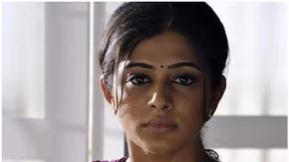 നഗ്ന ചിത്രങ്ങള് പോസ്റ്റ് ചെയ്യാമോയെന്ന് കമന്റ്, രൂക്ഷ മറുപടിയുമായി പ്രിയാമണി